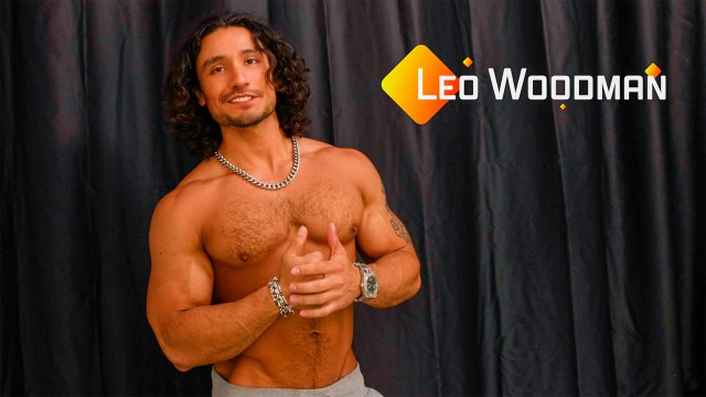 Leo "LumberJacked" Woodman Chops It Up On Stage!