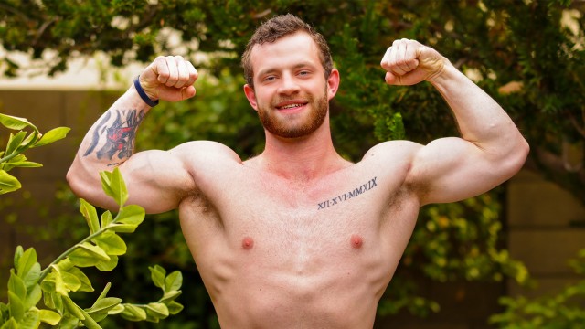 Luc Nix Strokes Out A Big Load!