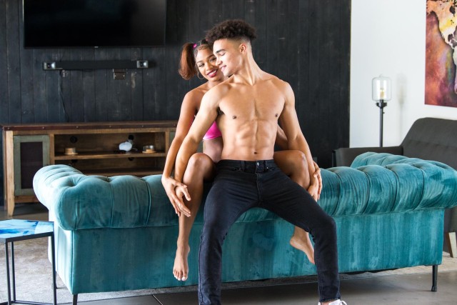 Couple Bros in Hot Chicks! Justin Tyme Nearly KO'd by Brianna Moores Perfect !