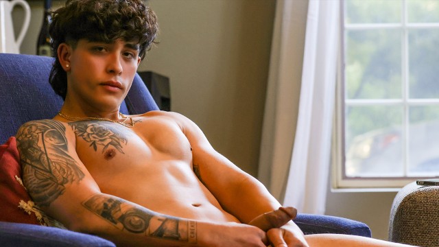 Dripping In : Zachary Maddox Gets That Sweet Release!