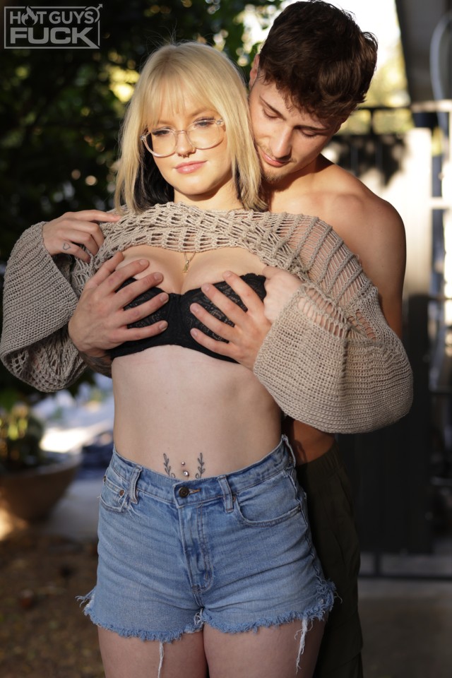 Trey Beacher with Brylee Summers — Trey Beacher Give Brylee Summers A Winter Coating & Plunges Her Throat! (photo 20)