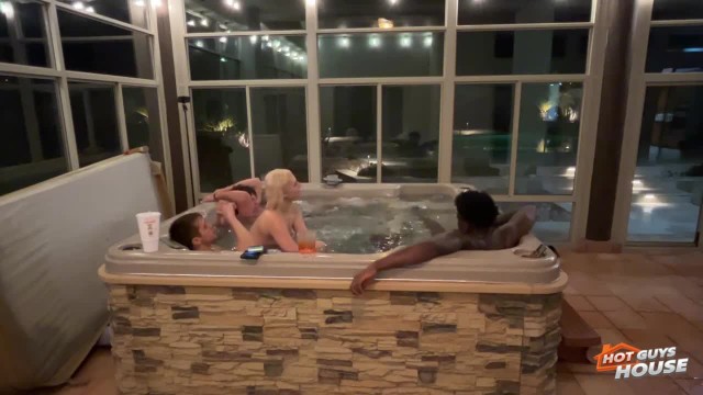 Ellie Smoke with Atlas Eros with Mike Iron with Quentin Parker — Jacuzzi Fun: Swapping Tongues and More (photo 15)